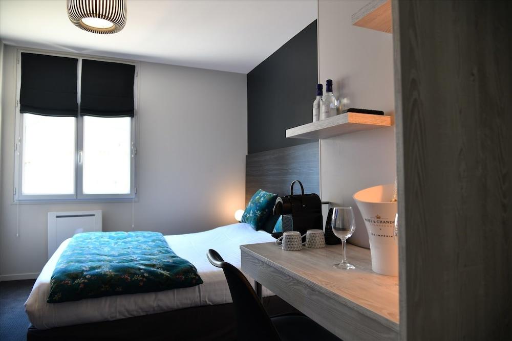 Bdx - Gare Saint-jean - Les Collectionneurs 3* Bordeaux